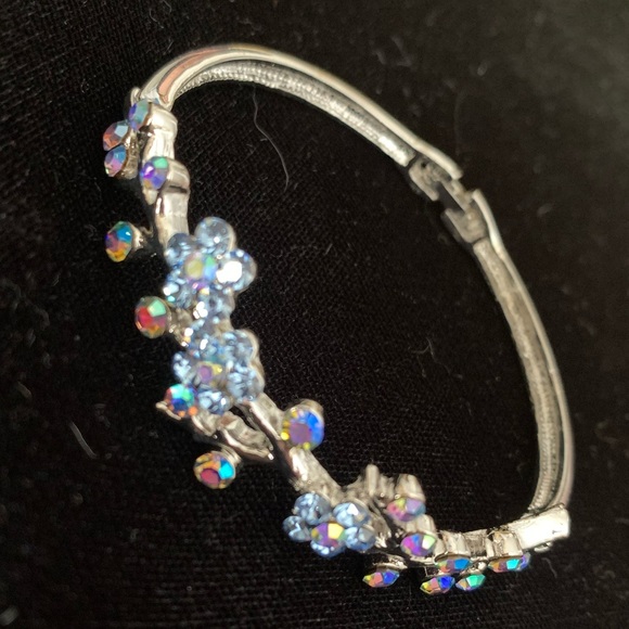 COPY - 🆕🔥SWAROVSKI Blue Crystals Very Shiny Bracelet - Picture 2 of 5